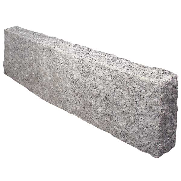 Granit-Kantenstein hellgrau gespalten